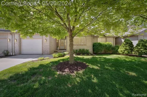 22270 Quail Run Cir #2, South Lyon, MI 48178