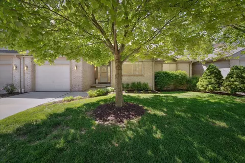 70 Quail Run Cir #2, South Lyon, MI 48178