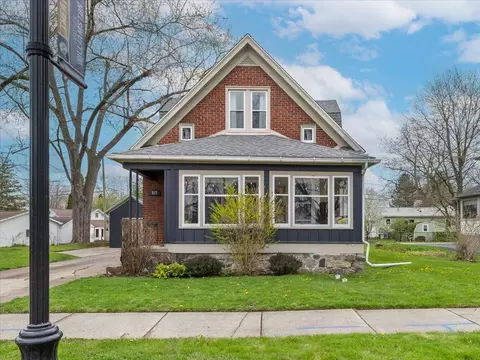 317 S Putnam St, Williamston, MI 48895