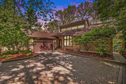 4445 Rolling Pine Dr, West Bloomfield, MI 48323