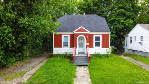 301 Hughes Ave, Pontiac, MI 48341