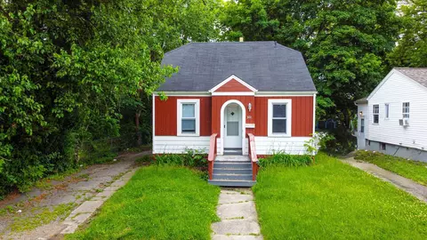 301 Hughes Ave, Pontiac, MI 48341