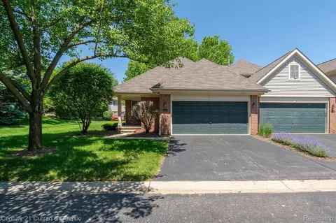 509 Macwilliams Ln, Royal Oak, MI 48067