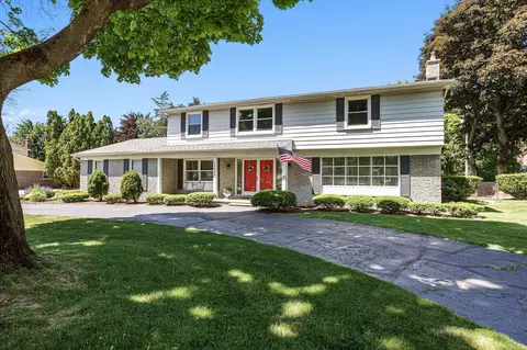 30029 Club House Ln, Farmington Hills, MI 48334