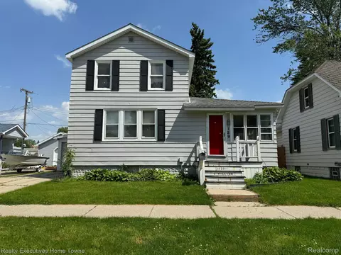 129 S William St, Marine City, MI 48039