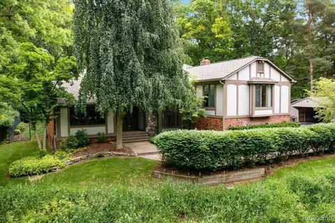 6154 Sundance Trl, Genoa, MI 48116
