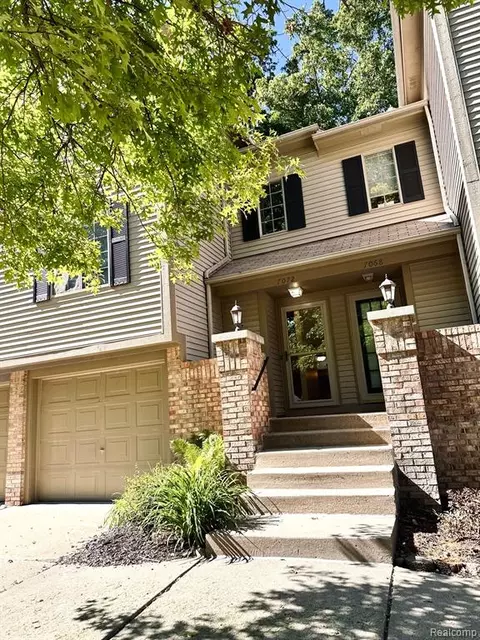 7072 Colonial Oaks Dr, Waterford, MI 48327