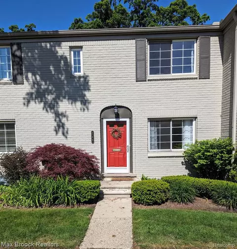 748 Graefield Ct, Birmingham, MI 48009
