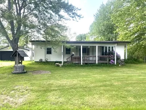 974 Red Oaks Dr, Genoa, MI 48843