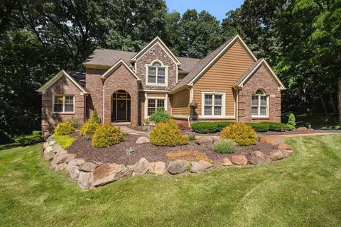 10414 Overhill Dr, Brighton, MI 48114