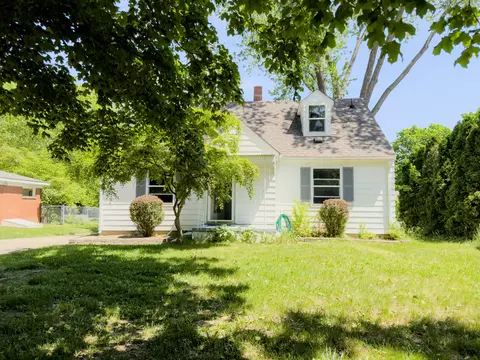 925 E Main St, Flushing, MI 48433