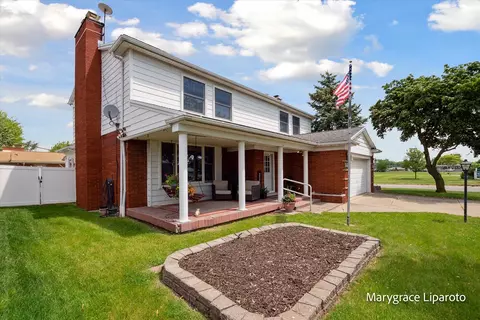 14056 Dundee St, Riverview, MI 48193