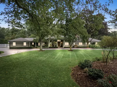 5355 Lane Lake Rd, Bloomfield Township, MI 48302
