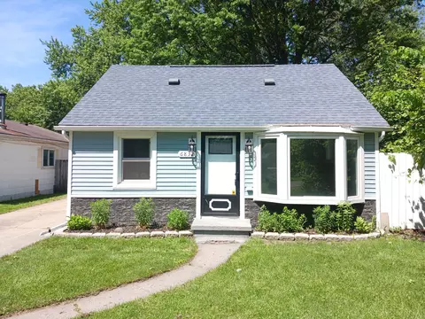 6832 Wilkie St, Taylor, MI 48180