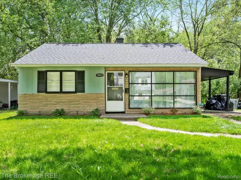 10651 Saratoga St, Oak Park, MI 48237