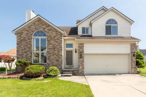 46696 E Briarwood Dr, Chesterfield, MI 48051
