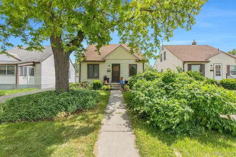 25860 Fern St, Roseville, MI 48066