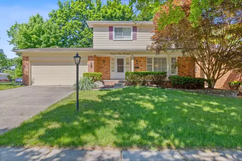 16319 Alpine Dr, Livonia, MI 48154