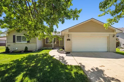 44259 N Umberland Cir, Canton, MI 48187