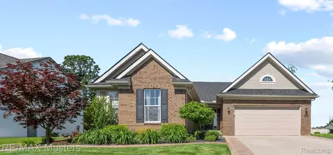 9313 Birch Pointe Dr, Newport, MI 48166
