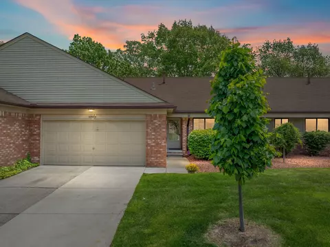 38574 Sycamore Meadow Dr, Clinton Township, MI 48036