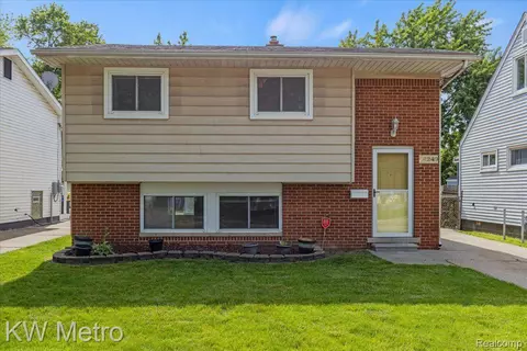 24249 Lauren Ave, Warren, MI 48089