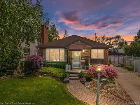 22332 Yale St, Saint Clair Shores, MI 48081
