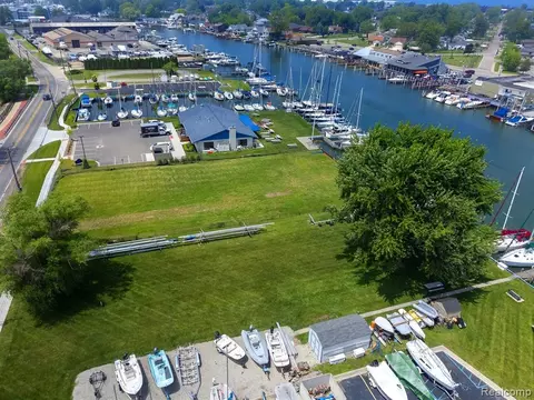 32091 S River Rd, Harrison Township, MI 48045
