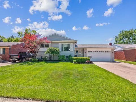 11656 Sorrento Blvd, Sterling Heights, MI 48312