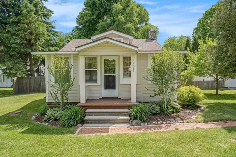 8523 Lakeshore Rd, Worth, MI 48450