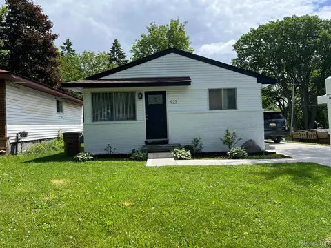 922 Stanley Ave, Pontiac, MI 48340