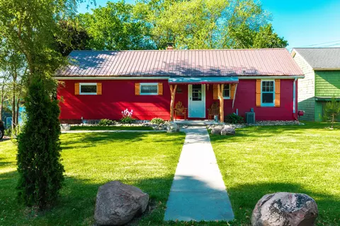3859 Bronson Lake Rd, Oregon, MI 48446