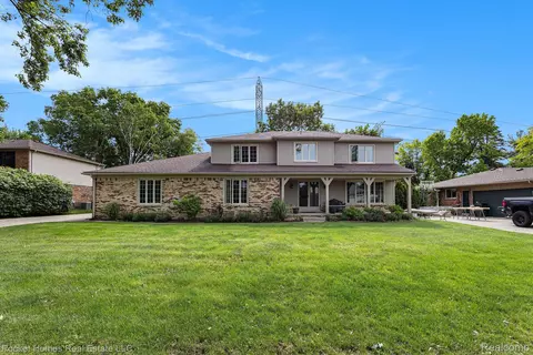 54730 Arrowhead Dr, Shelby Township, MI 48315