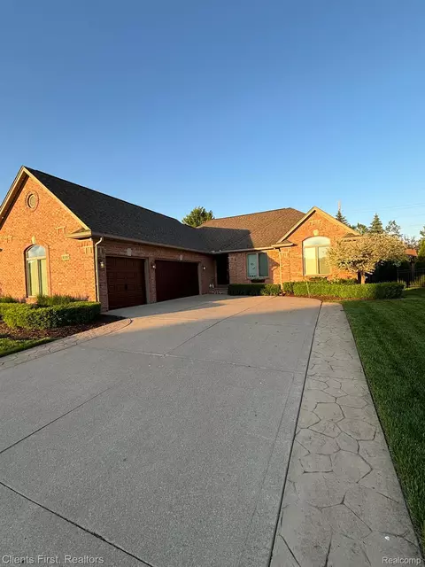 50382 Greycoat Ln, Macomb, MI 48044