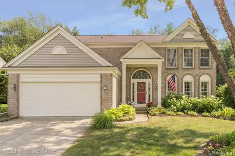 3893 Long Meadow Ln, Orion, MI 48359