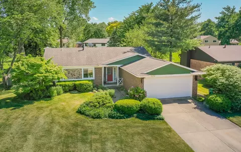 5573 Fox Chase Ln, Independence, MI 48346