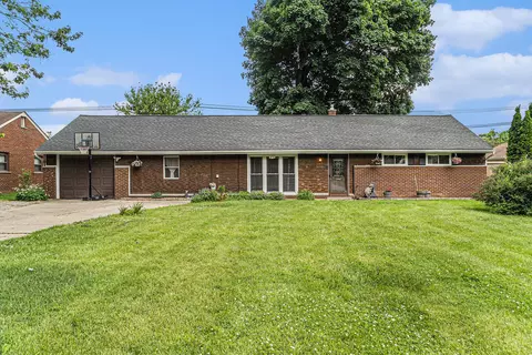 37910 Ingleside St, Clinton Township, MI 48036