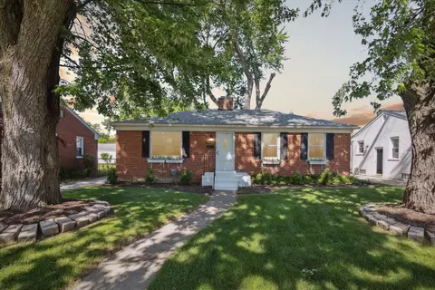 9825 Fairfield St, Livonia, MI 48150