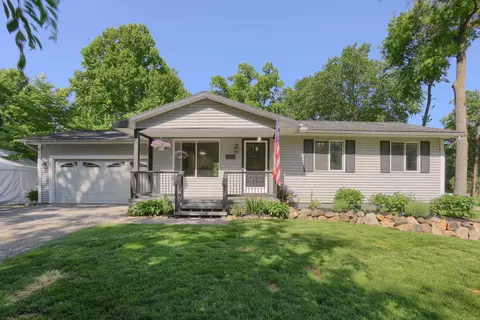 9625 Rustic Cir, White Lake, MI 48386