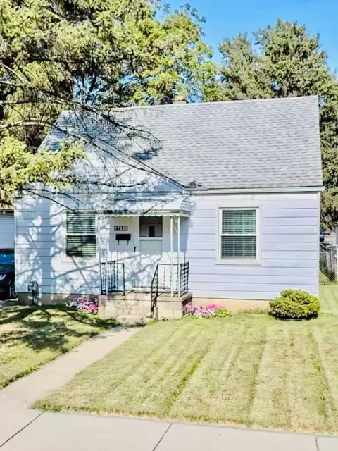 27800 Bohn St, Roseville, MI 48066