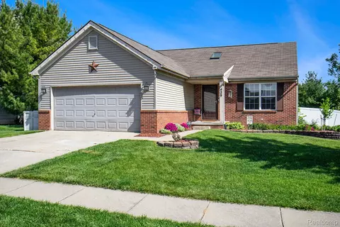 429 Sweet Briar Rdg, Linden, MI 48451