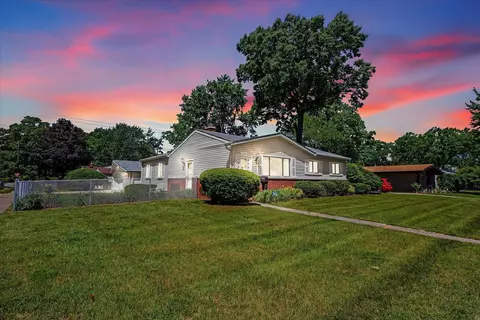 5266 Walker St, Wayne, MI 48184