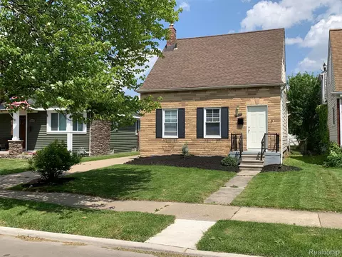 2811 22nd St, Wyandotte, MI 48192