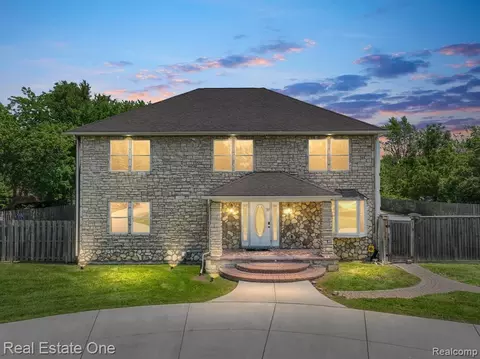33585 W Jefferson Ave, Rockwood, MI 48173