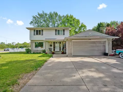 2988 Parliament Dr, Troy, MI 48083