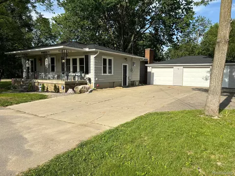 4037 Pringle Ave, Burton, MI 48529