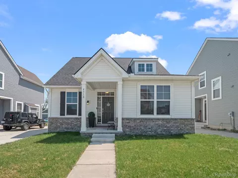 4310 Kent Rd, Royal Oak, MI 48073