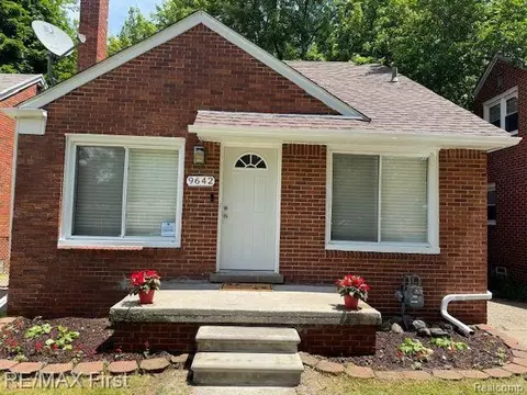 9642 Chatham, Redford, MI 48239