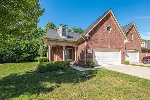 19305 Linwood Dr, Clinton Township, MI 48038
