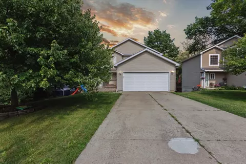 1182 Sherwood Forest Crt Ct, Waterford, MI 48327